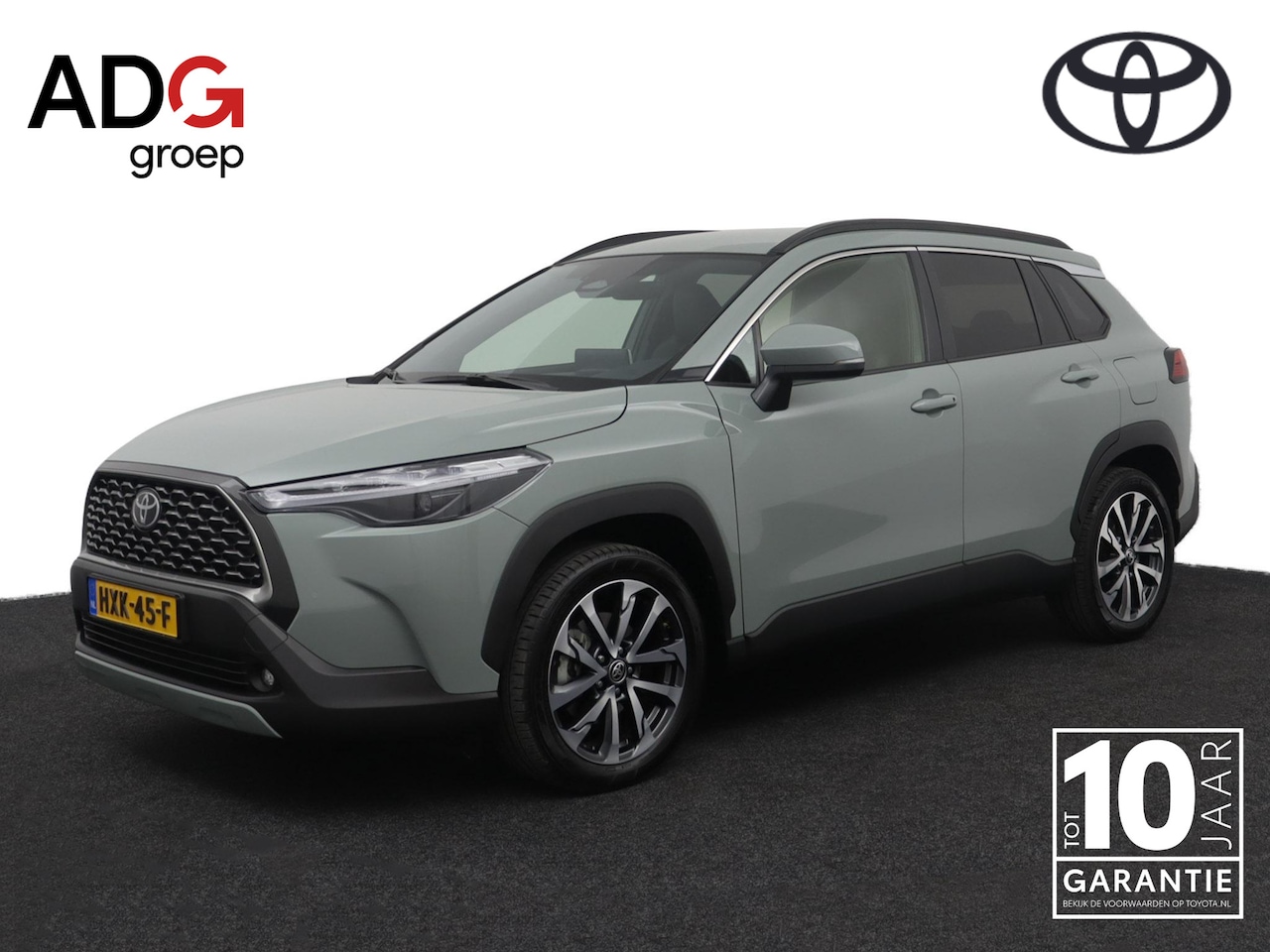 Toyota Corolla Cross - Hybrid 200 Style | Leder - stof bekleding | Trekhaak | Stoelverwarming | Parkeer sensoren - AutoWereld.nl