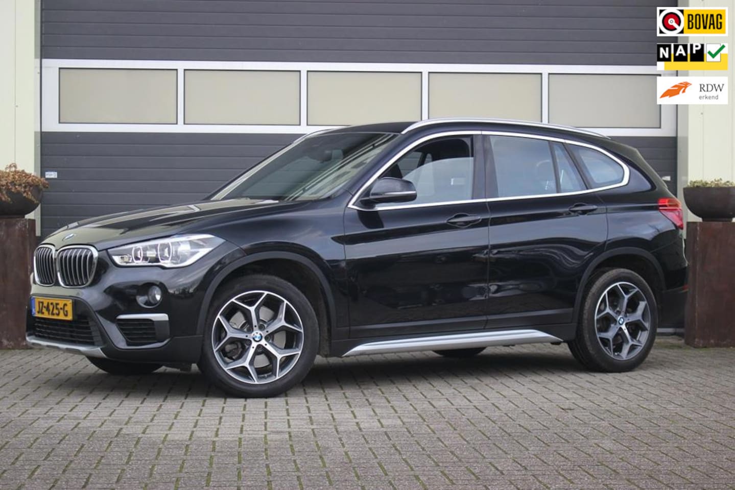 BMW X1 - SDrive20i Centennial High Executive | Trekhaak | Leer | - AutoWereld.nl