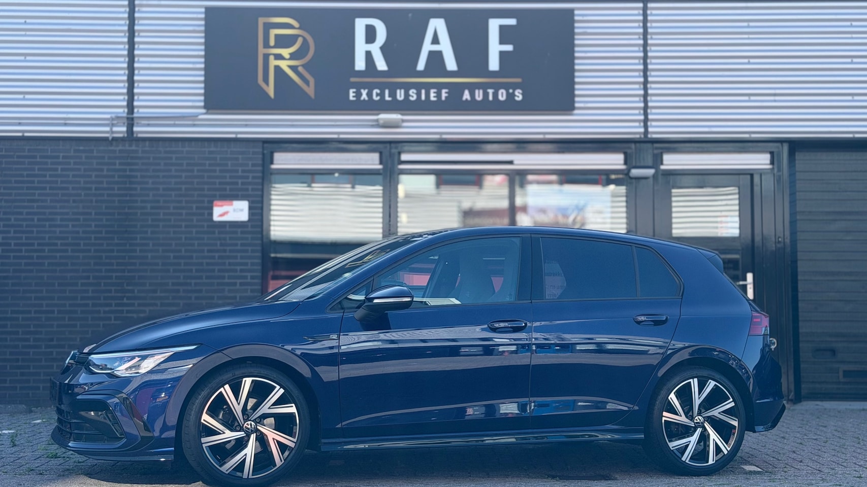 Volkswagen Golf - 1.5 eTSI R-Line Business 1.5 eTSI R-Line Business,Automaat,Carplay,Atlantic Blue Metallic,Stuurverw,Stoelverw,enzzz - AutoWereld.nl