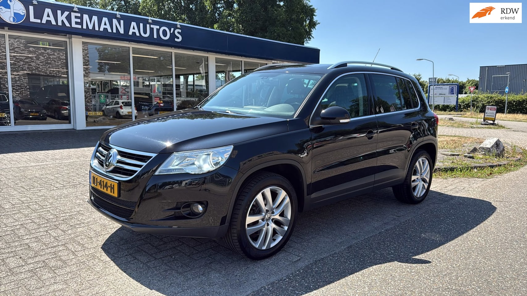 Volkswagen Tiguan - 2.0 TSI Design 4Motion Navi Pano Leder Sport Automaat Blackline Huurkoop Inruil APK Garant - AutoWereld.nl