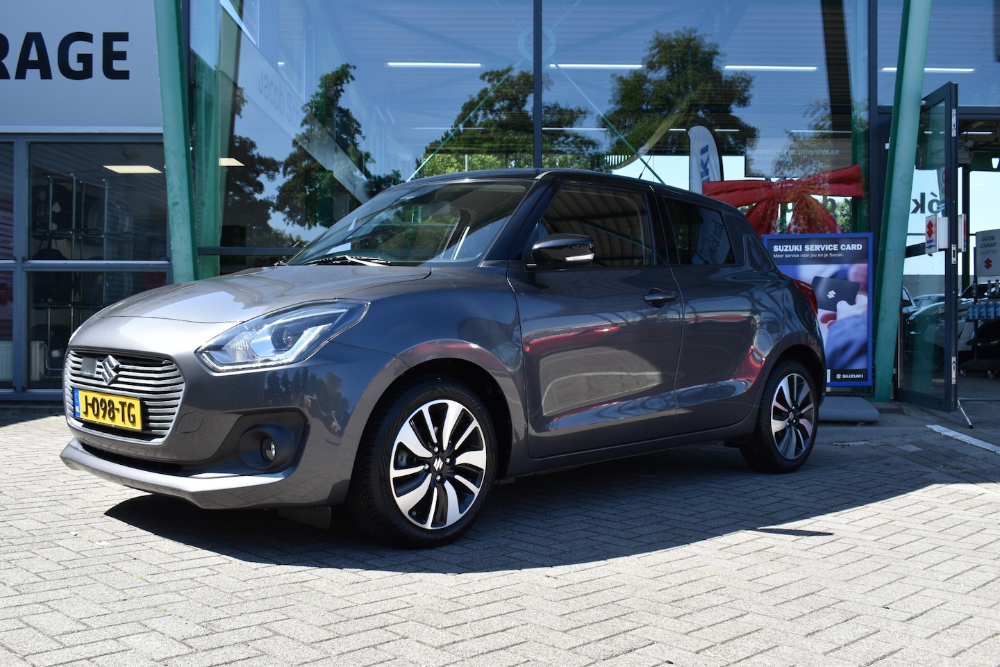 Suzuki Swift - 1.0 Stijl Limited Automaat 111pk | Voorstoelen verwarmd | Cruise control adaptief | Apple - AutoWereld.nl