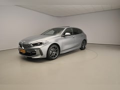 BMW 1-serie - 5-deurs 118i | M-Sportpakket | LED | Leder | Panoramadak | Sportstoelen | Sportonderstel |