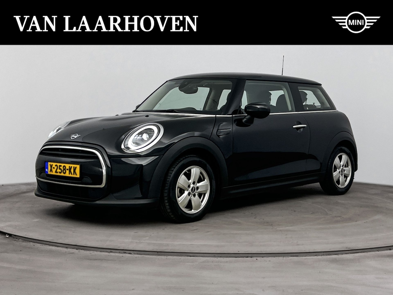 MINI Cooper - Hatchback Essential Automaat / LED / Multifunctioneel stuurwiel / Cruise Control / PDC - AutoWereld.nl