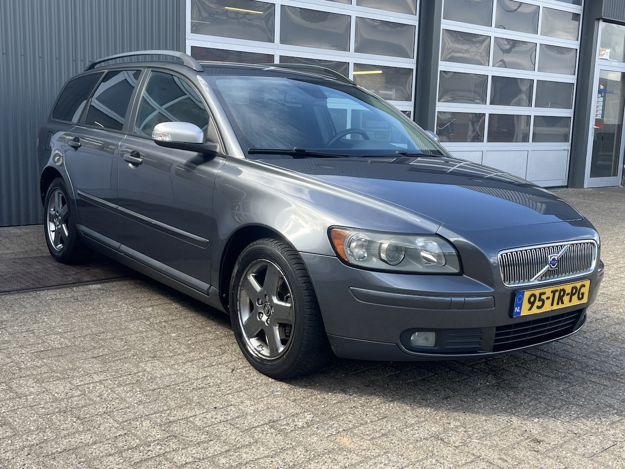 Volvo V50 - 1.8 Edition II Sport Airco Cruise controle Stuurwielbediening Leder bekleding Trekhaak 130 - AutoWereld.nl