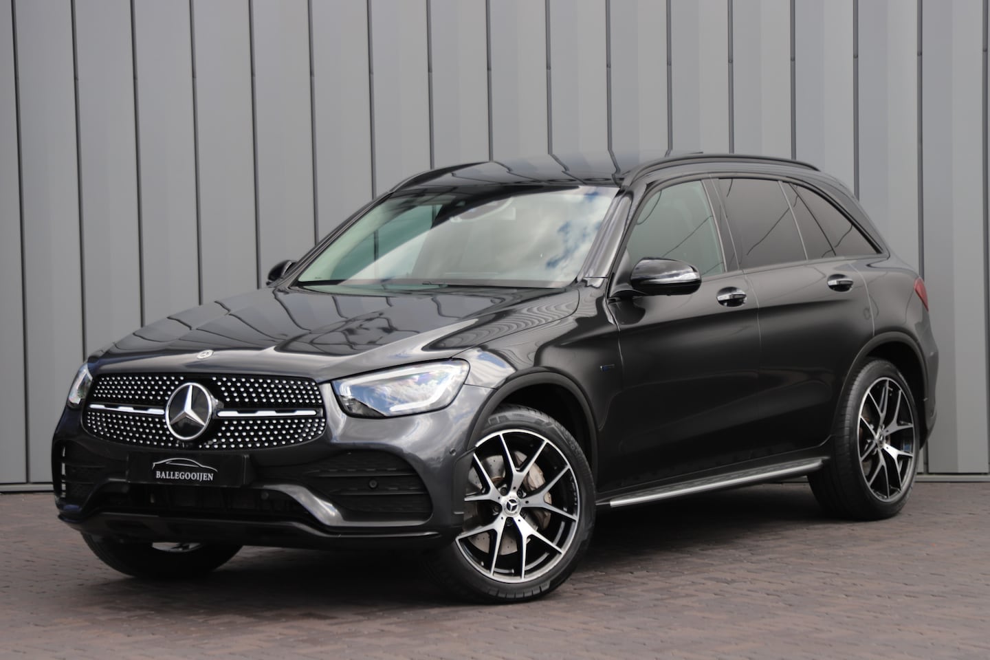 Mercedes-Benz GLC-klasse - 300e AMG 4-Matic | 320PK | Luchtvering | Head-up | Burmester | Keyless-go | Sfeerverlichti - AutoWereld.nl