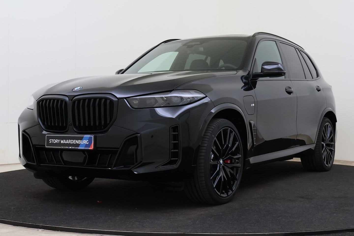 BMW X5 - xDrive50e M Sport Automaat / Panoramadak / Trekhaak / Parking Assistant Professional / Sof - AutoWereld.nl