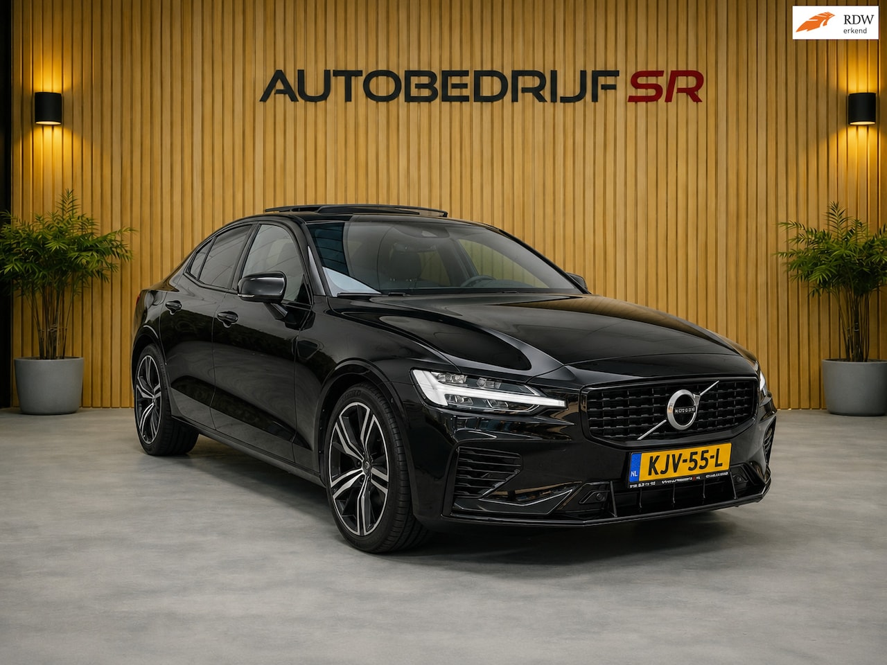 Volvo S60 - 2.0 Recharge T8 AWD R-Design Pano! Elektrische Stoelen! Camera! Stoelverwarming! Stuurverw - AutoWereld.nl