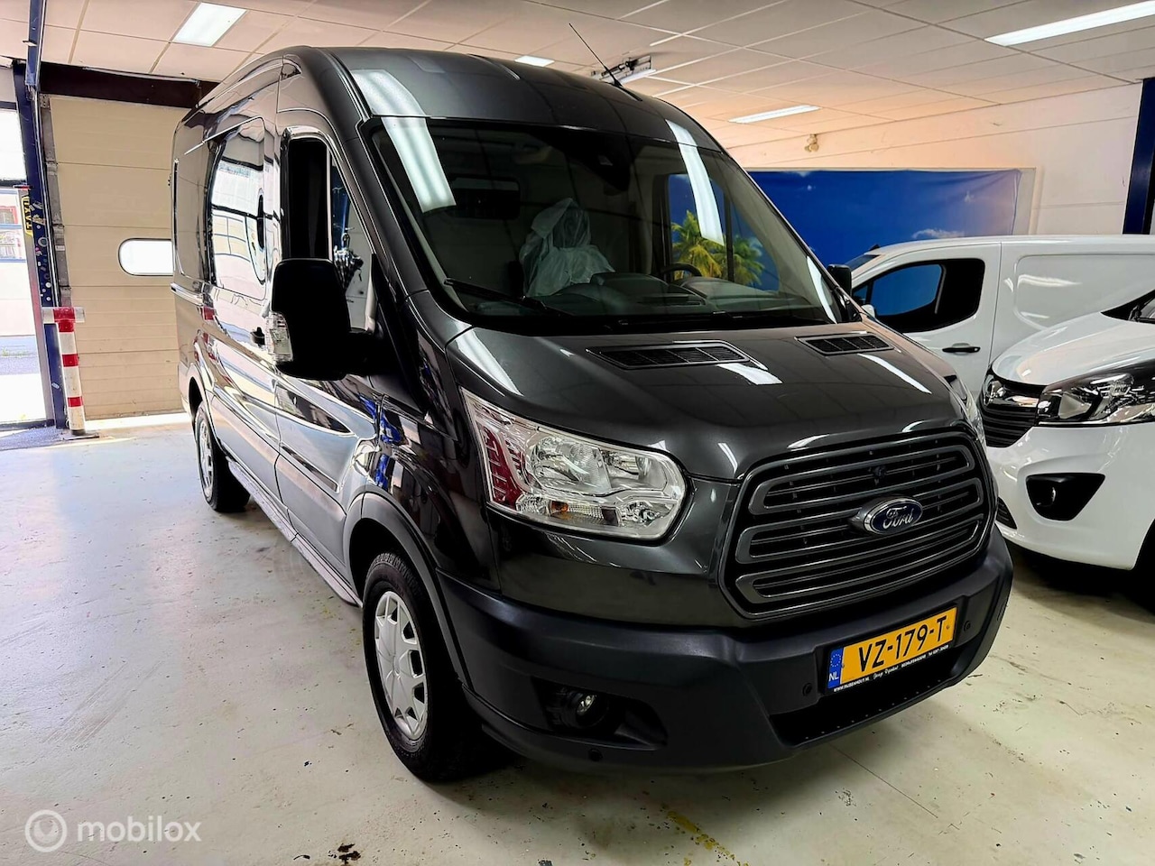 Ford Transit - 350 2.2 TDCI L2H3 Ambiente 350 2.2 TDCI L2H3 Ambiente - AutoWereld.nl