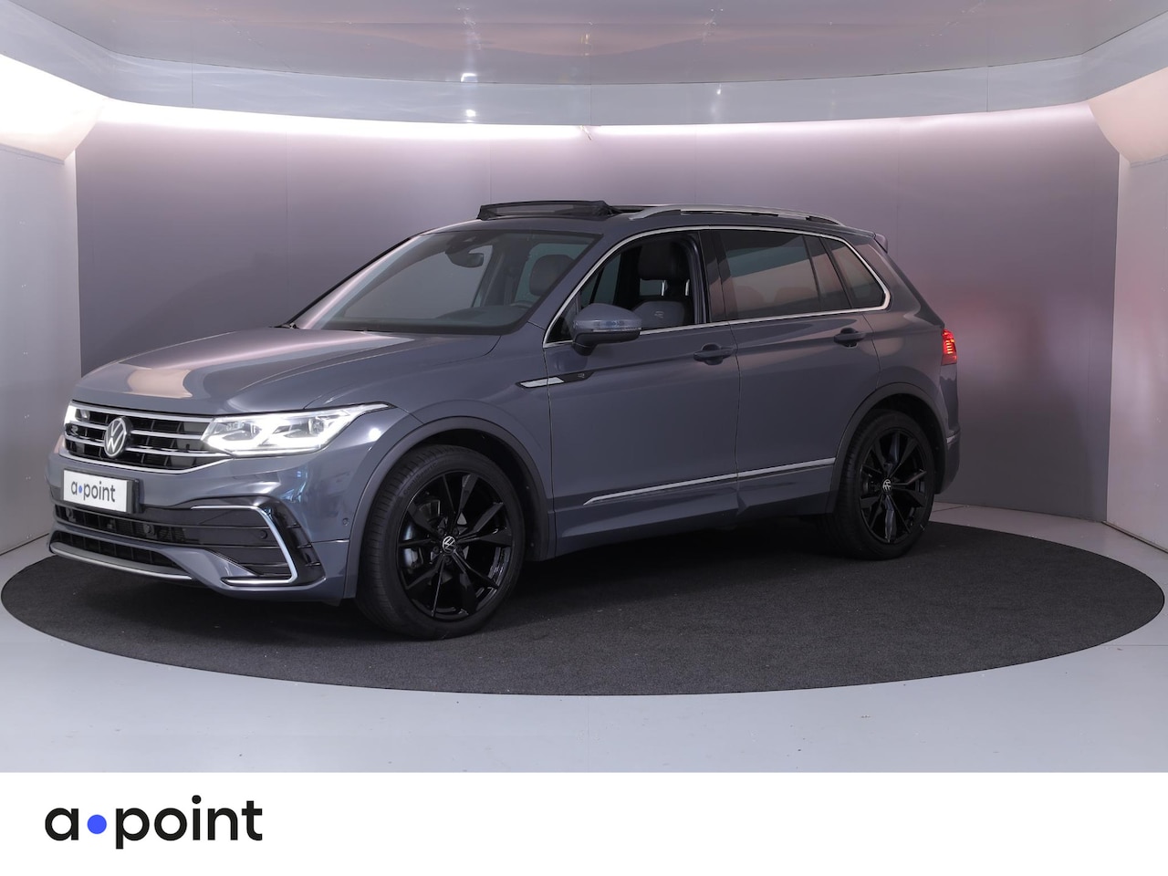 Volkswagen Tiguan - 1.5 TSI R-Line Business 150 pk Automaat (DSG) | Navigatie | Panoramadak | Parkeersensoren - AutoWereld.nl