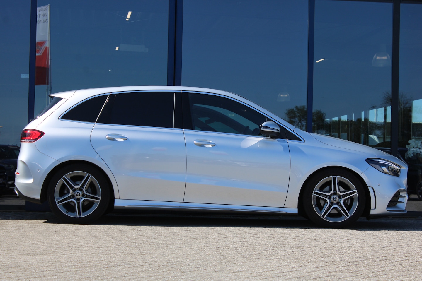 Mercedes-Benz B-klasse - 180 AUT7 AMG LINE SFEER KEY-LESS GO CARPLAY <<43.554KM>> - AutoWereld.nl
