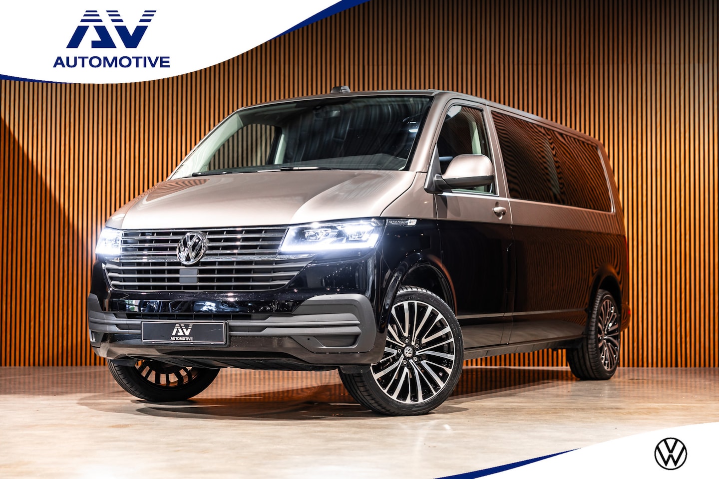 Volkswagen Transporter Caravelle - T6.1 2.0 TDI L2H1 DC Caravelle | Dubbel cabine | Two-tone | CarPlay | Camera | MF Stuur | - AutoWereld.nl
