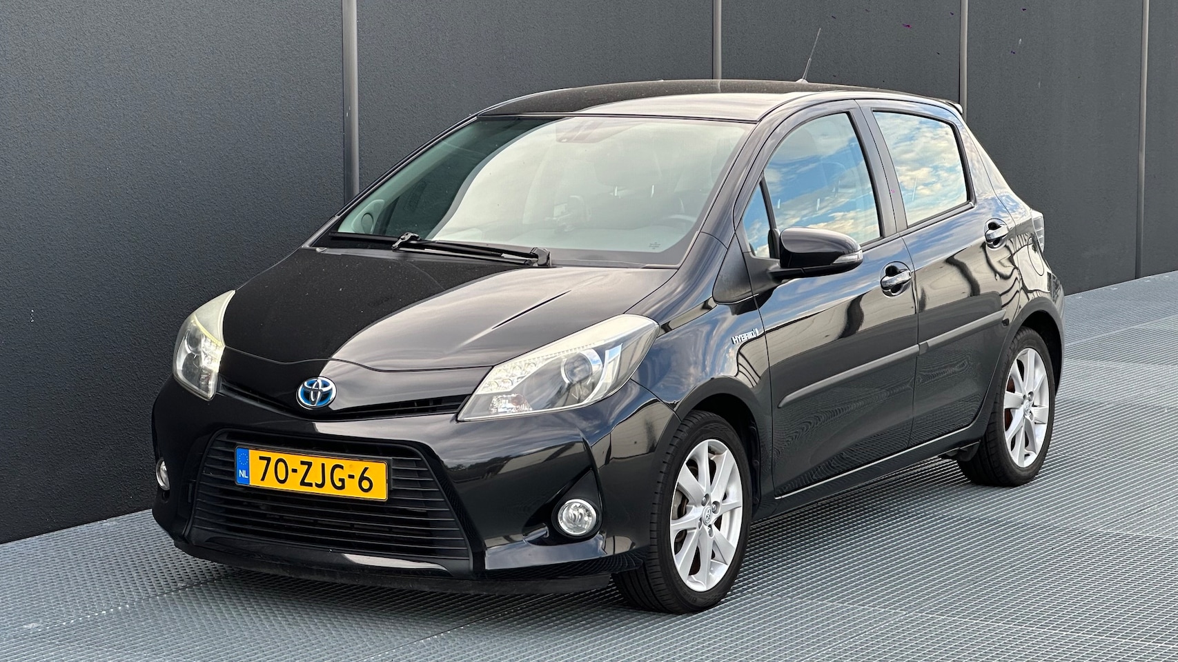Toyota Yaris - 1.5 Full Hybrid Dynamic Auto is voorzien van een nieuwe APK + onderhoudsbeurt (juli 2026) - AutoWereld.nl