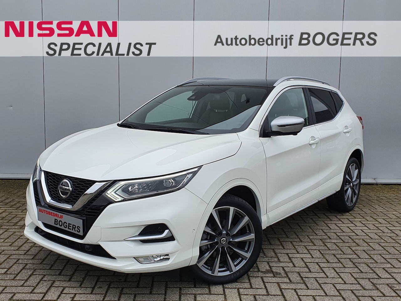 Nissan Qashqai - 1.3 DIG-T 160 Pk Tekna Plus Navigatie, Panoramadak, Leder, 19"Lm, Trekhaak, LED, Climate C - AutoWereld.nl