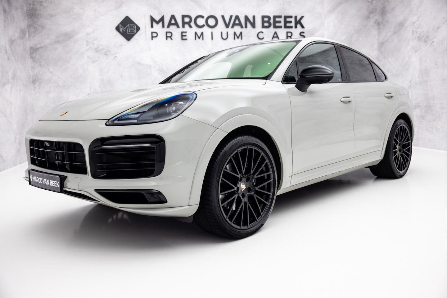 Porsche Cayenne Coupé - 3.0 E-Hybrid Platinum Edition | SportDesign | Pano | 22" | Massage | Stoelventilatie - AutoWereld.nl