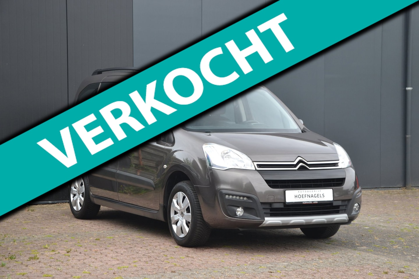 Citroën Berlingo - 1.2 110 PK Turbo XTR * Navigatie * Climatronic * - AutoWereld.nl
