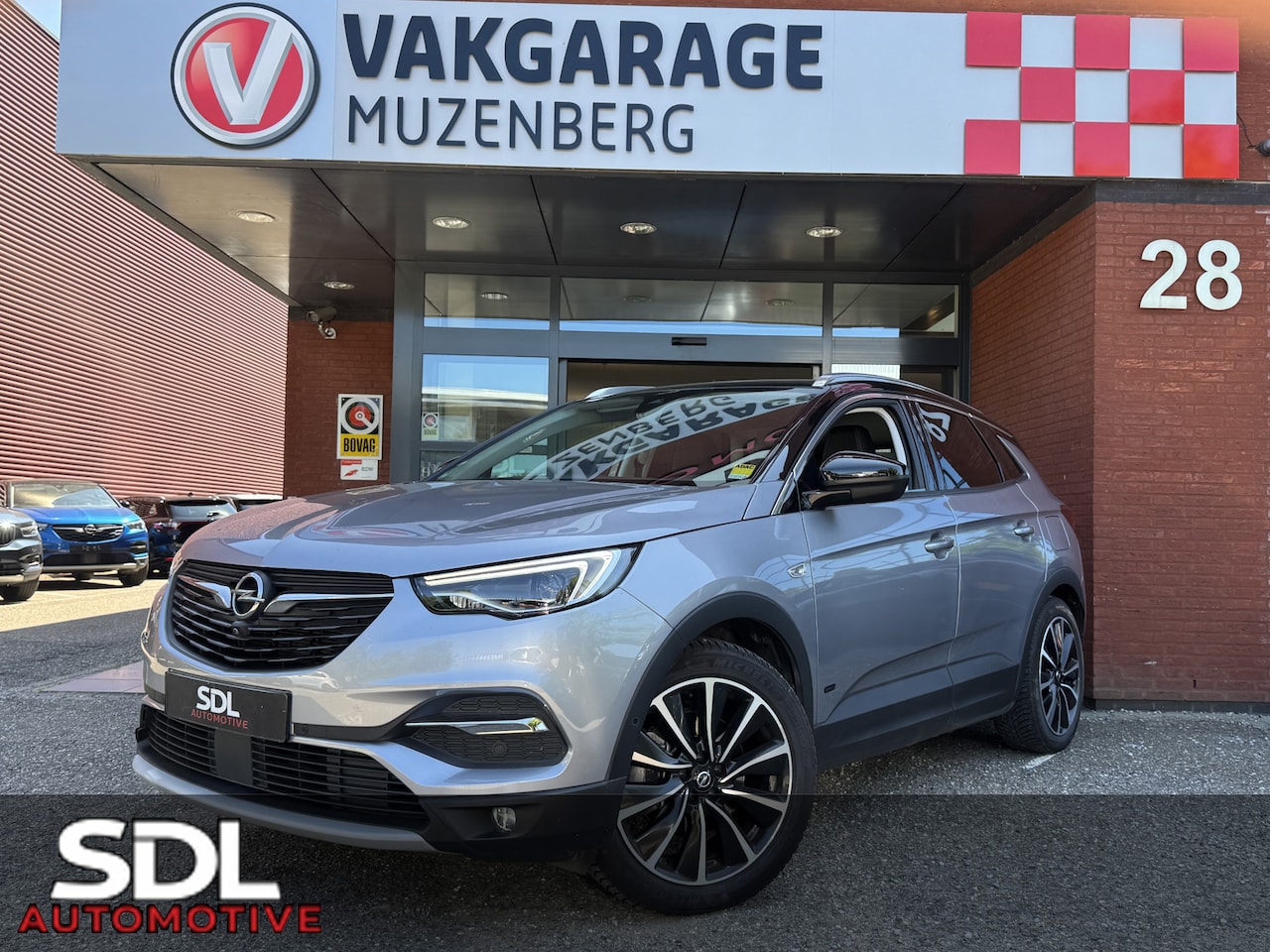Opel Grandland X - 1.6 Turbo Hybrid4 Ultimate // TREKHAAK // NAVI // ADAPTIVE CRUISE // CLIMA // CAMERA // ME - AutoWereld.nl