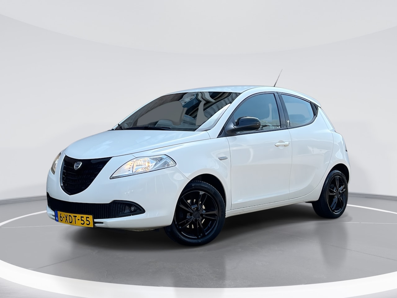 Lancia Y(psilon) - Ypsilon 0.9 TwinAir Elefantino Plus |CRUISE|ELEKTRISCHE RAMEN|NAVI| 5142 | 18973 - AutoWereld.nl