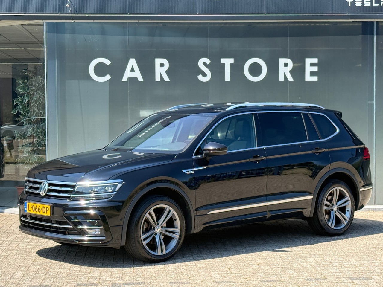 Volkswagen Tiguan Allspace - 1.5 TSI Highline R-Line 7pers Pano|Leder|Stuurver|Dealer onderhouden - AutoWereld.nl
