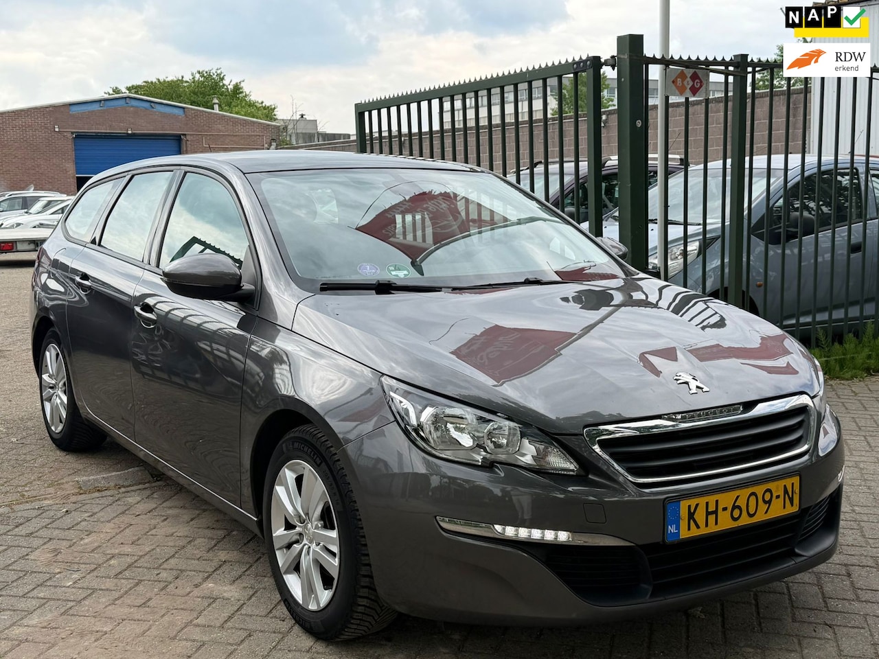 Peugeot 308 SW - 1.2 PureTech Active 1e eigenaar dealer onderhouden panorama dak navigatie cruis control - AutoWereld.nl