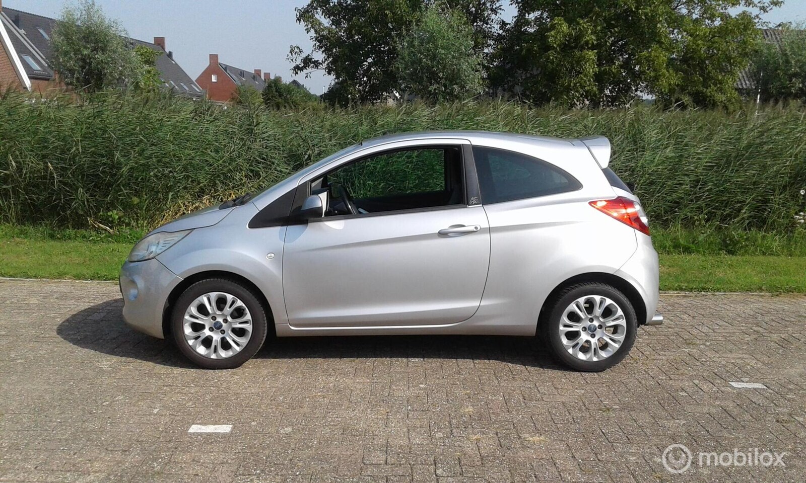 Ford Ka - 1.2 Titanium. Net autootje incl onderhoud en nw APK. - AutoWereld.nl