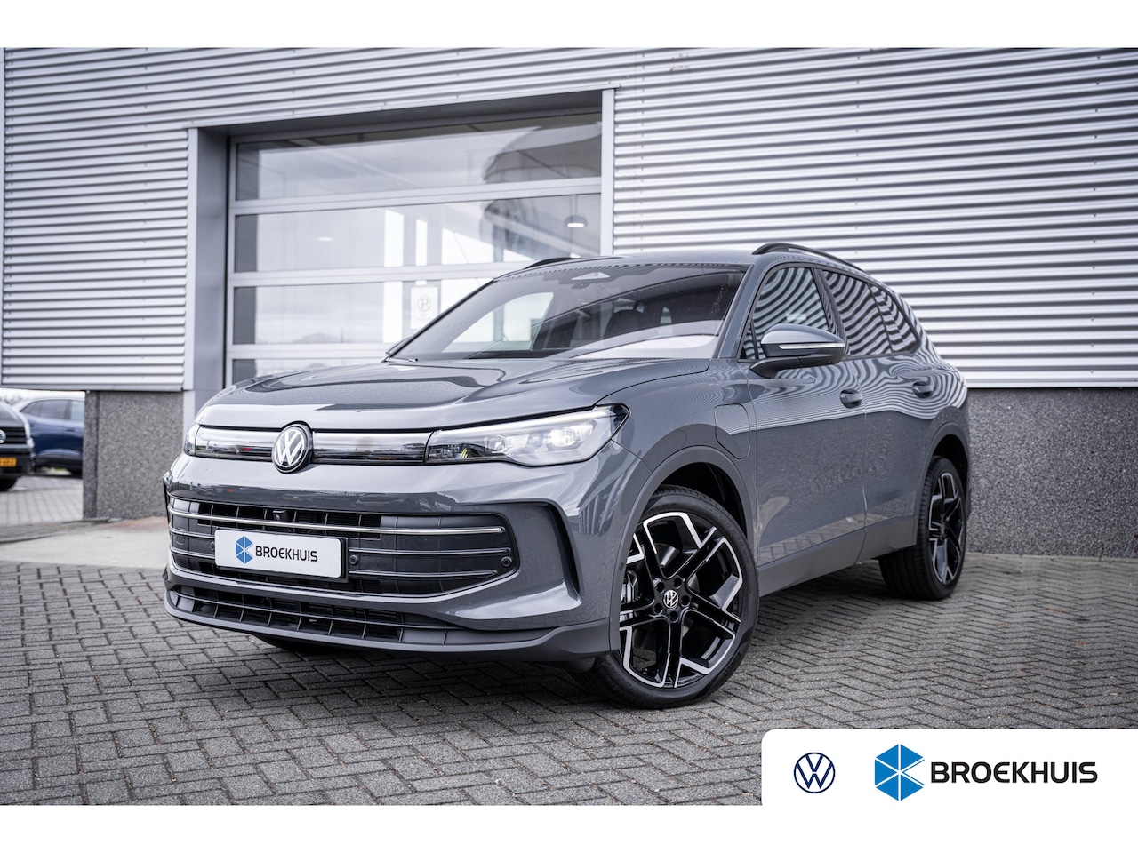 Volkswagen Tiguan - 1.5 TSI eHybrid 150 kW Life | 20 Inch velgen | Achteruitrijcamera met 360° Surround View | - AutoWereld.nl