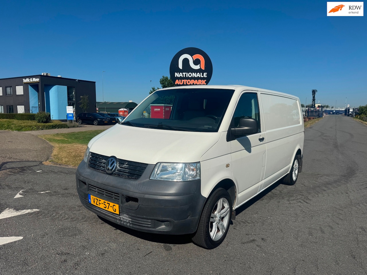 Volkswagen Transporter - | 2009 | 2.0 BENZINE | 340 LANG| TOP BUS | 116 PK | APK - AutoWereld.nl