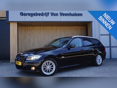BMW 3-serie Touring - 318i 136pk Luxury Line Airco Leder Xenon *NL auto* pdc 16 inch LM Cruise Navi *Goed onderh