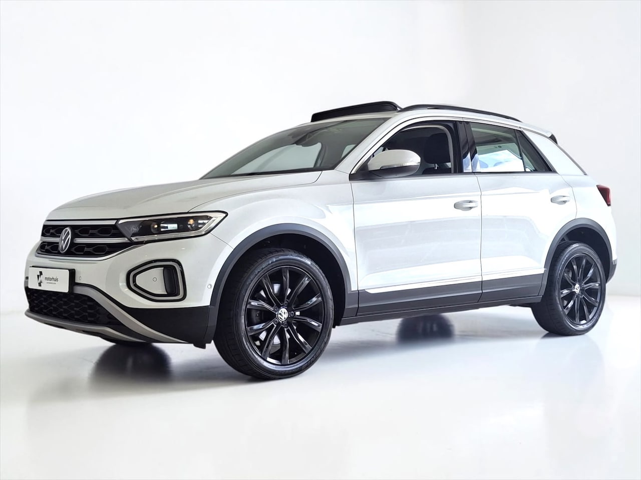 Volkswagen T-Roc - 1.5 Tsi Style Automaat IQ LIGHT PANO BEATS AUDIO CAMERA STOELV VIRTUAL - AutoWereld.nl