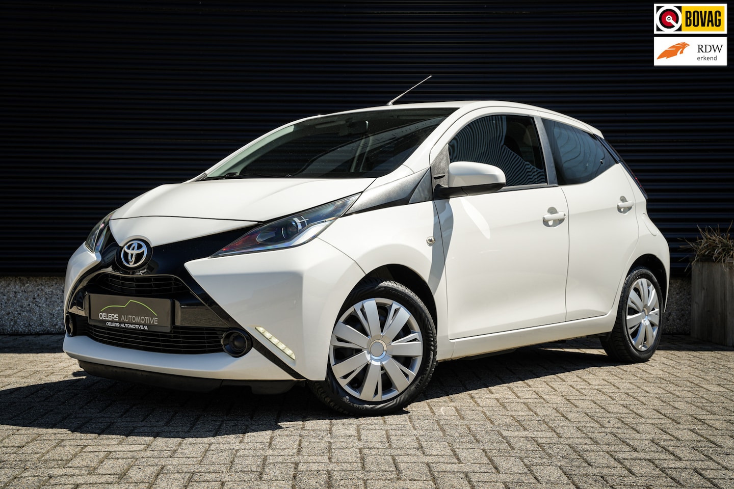Toyota Aygo - 1.0 VVT-i x-play | Airco | Cruise | 5-deurs | Camera | elektr. ramen | Org NL! | - AutoWereld.nl