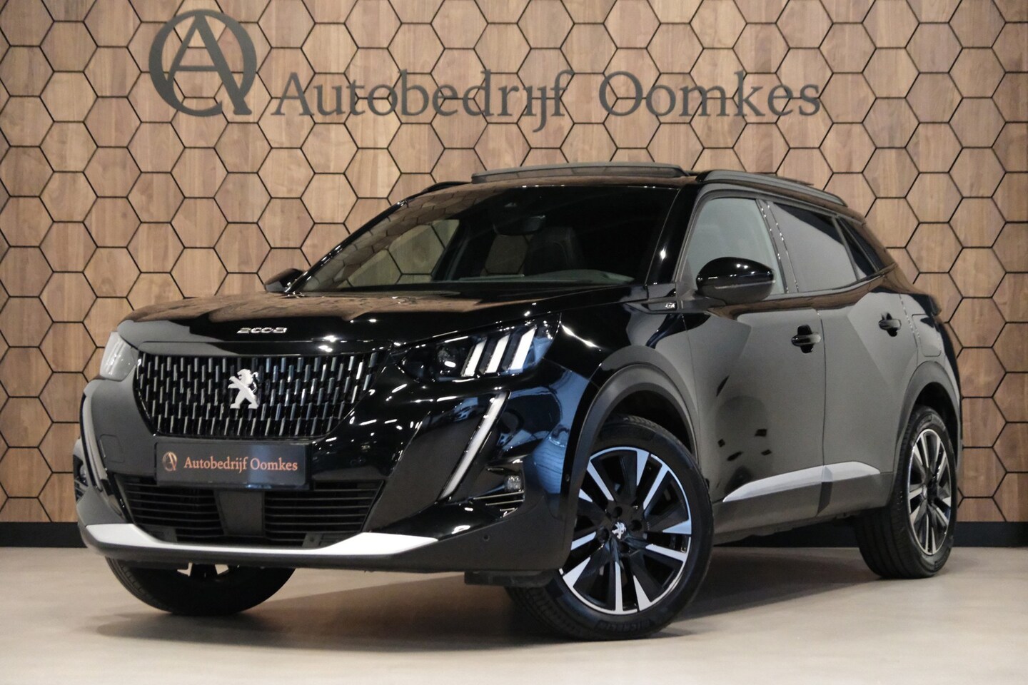 Peugeot 2008 - 1.2 PureTech GT *35dkm PANORAMADAK* Unieke auto 1/2 Leder/Navi/Apple Carplay - AutoWereld.nl
