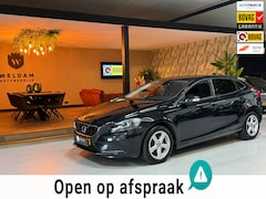 Volvo V40 - 1.6 T2 Momentum|Keyless|Stoelverwarming|Xenon|Cruise|PDC|Rijklaar