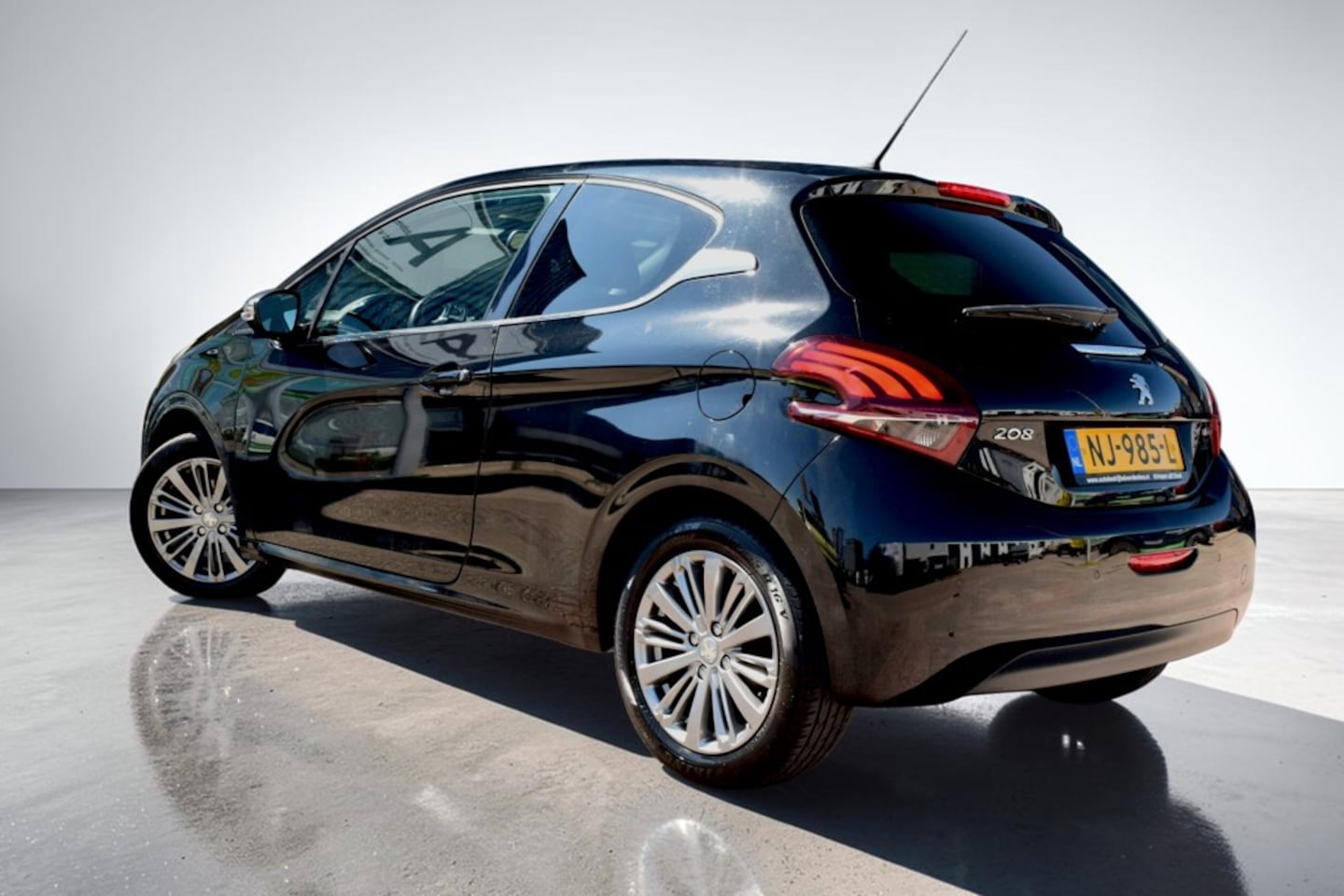 Peugeot 208 - 1.2 PureTech Active 1.2 PureTech Active, Panoramadak, Climate Control, Navigatie, Allure uitvoering