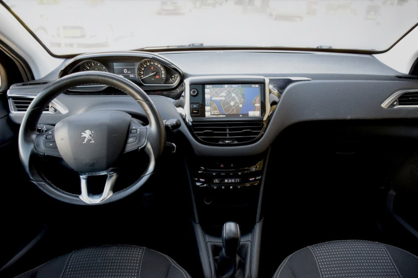 Peugeot 208 - 1.2 PureTech Active 1.2 PureTech Active, Panoramadak, Climate Control, Navigatie, Allure uitvoering