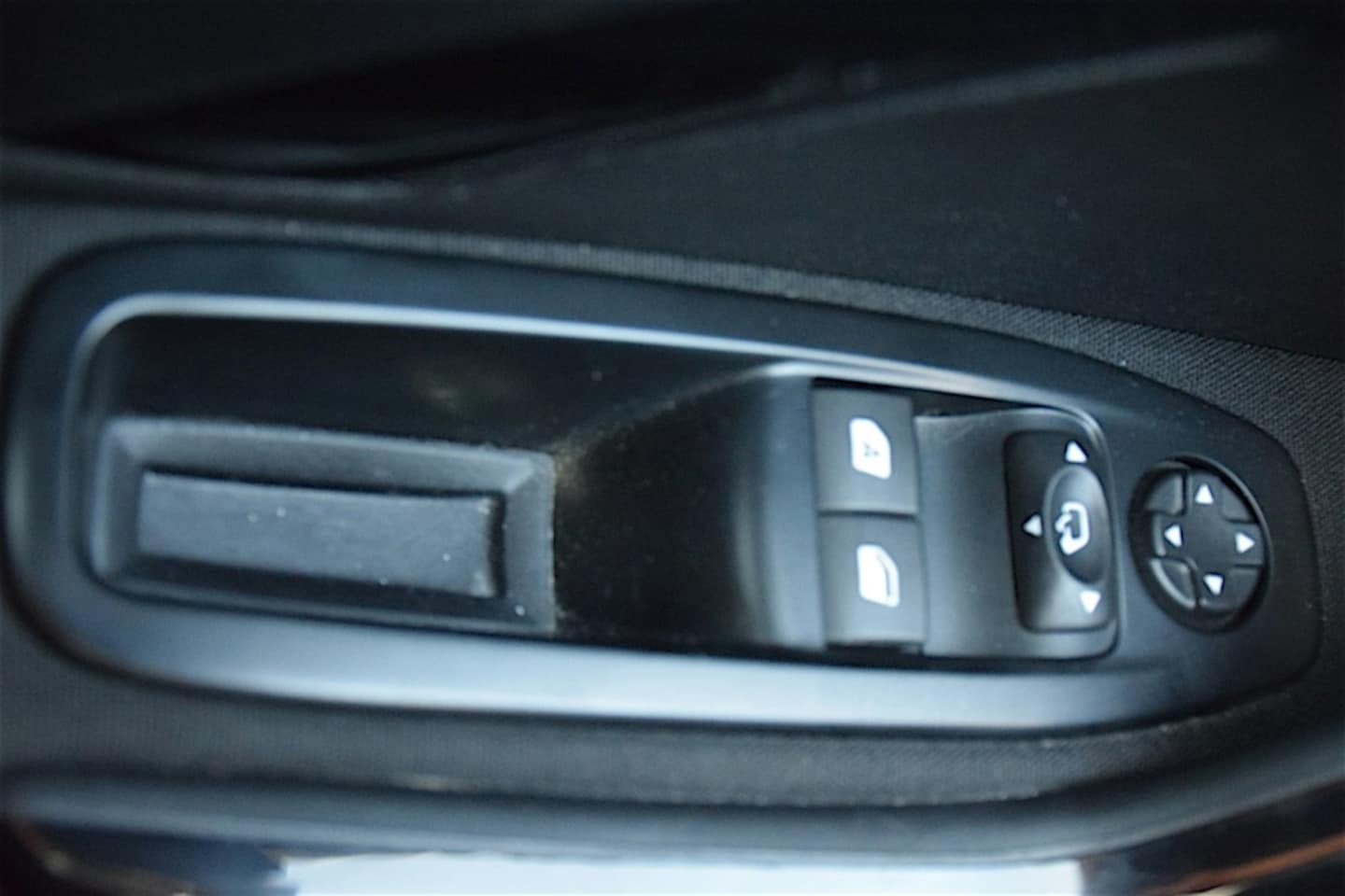 Peugeot 208 - 1.2 PureTech Active 1.2 PureTech Active, Panoramadak, Climate Control, Navigatie, Allure uitvoering