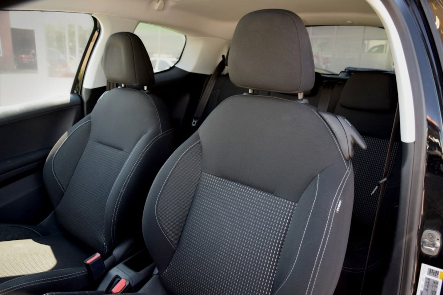 Peugeot 208 - 1.2 PureTech Active 1.2 PureTech Active, Panoramadak, Climate Control, Navigatie, Allure uitvoering