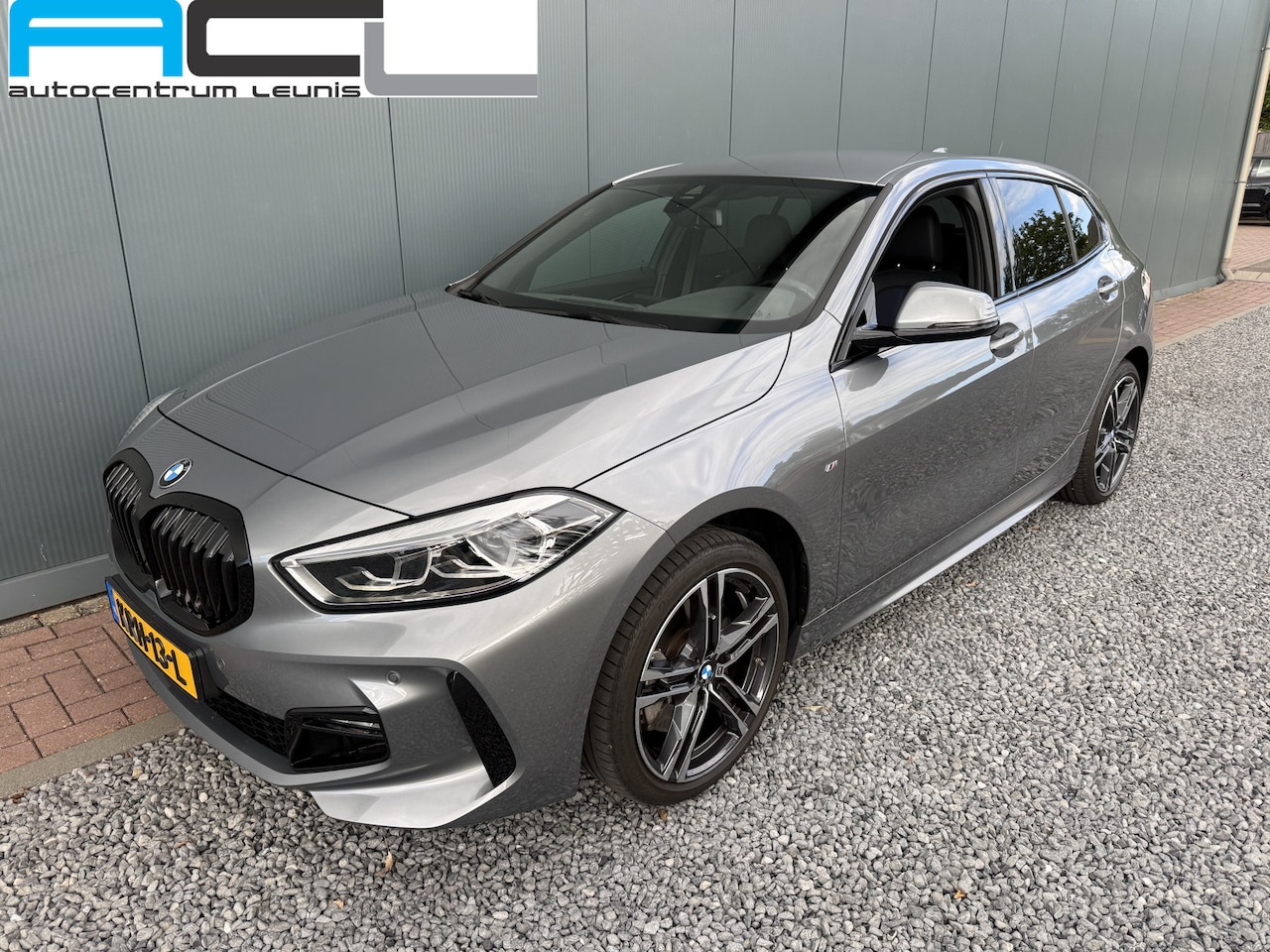 BMW 1-serie - 120i Automaat High Executive M-Sportpakket 5-drs - AutoWereld.nl