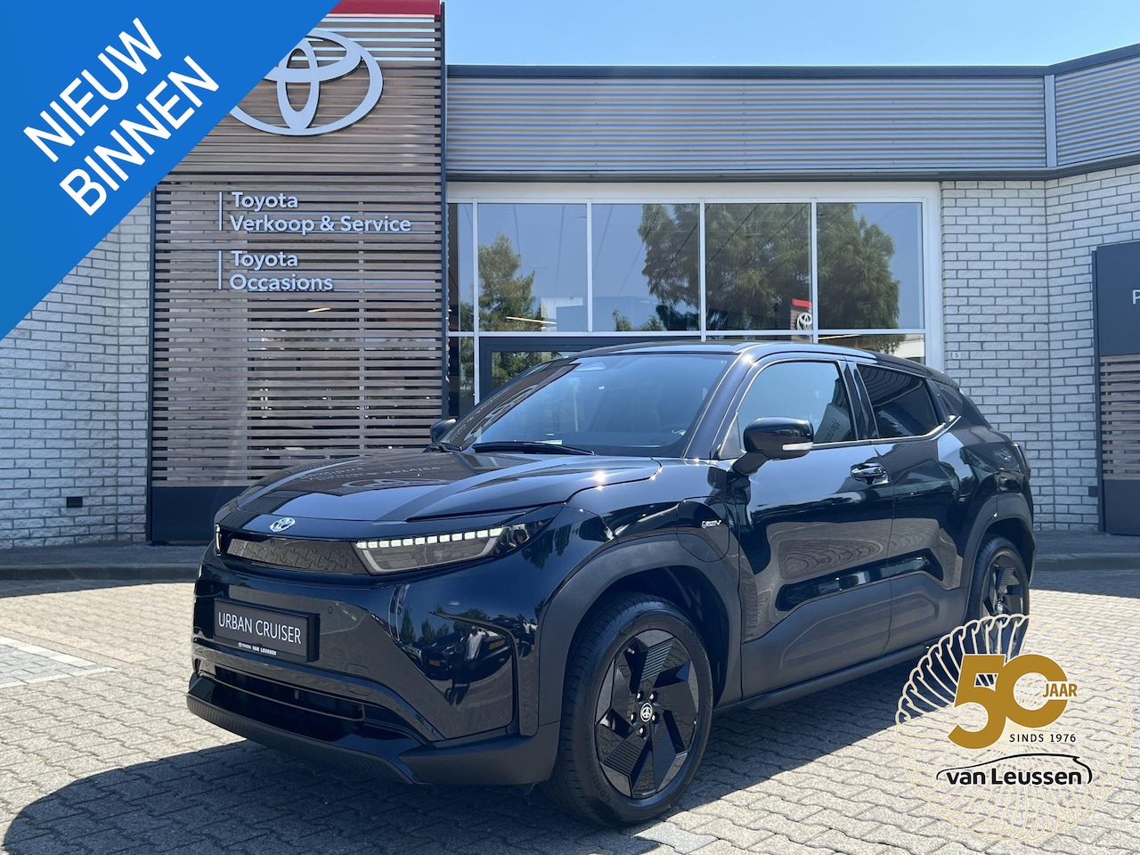 Toyota Urban Cruiser - DYNAMIC 61 KWH NIEUW DIRECT LEVERBAAR! STOEL/STUURVERWARMING BLIND-SPOT KEYLESS DC-LADEN C - AutoWereld.nl