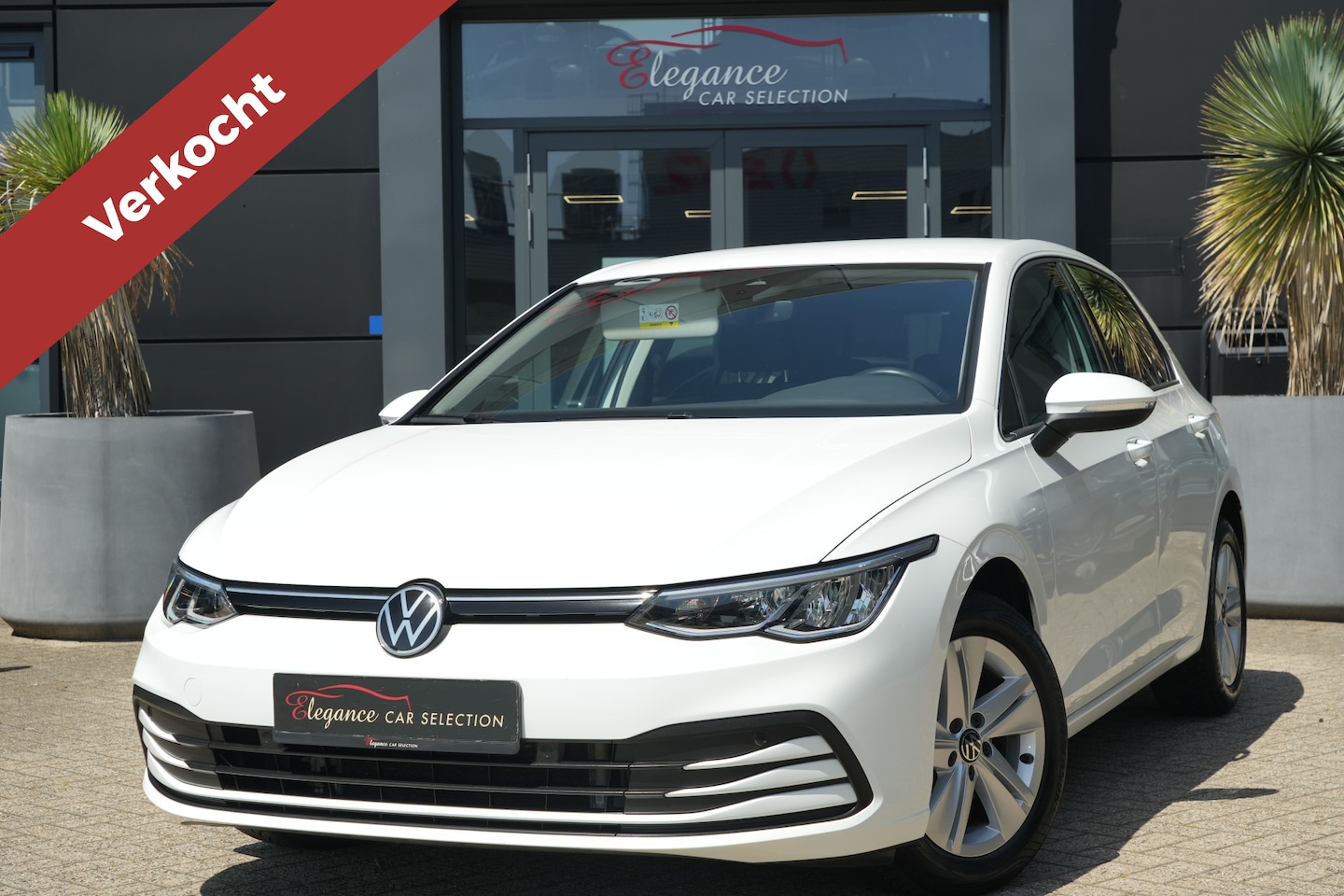 Volkswagen Golf - 1.5 TSI Life 130pk Navigatie/Stoelverwarming/AdaptieveCruiseControl - AutoWereld.nl