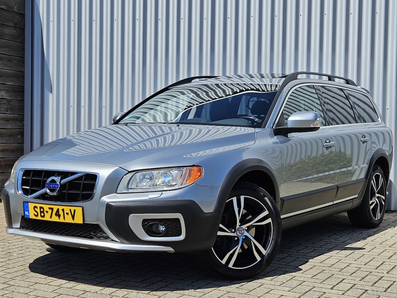 Volvo XC70 - 2.0 D4 5-Cilinder / Dealer Onderhouden/ Automaat! - AutoWereld.nl
