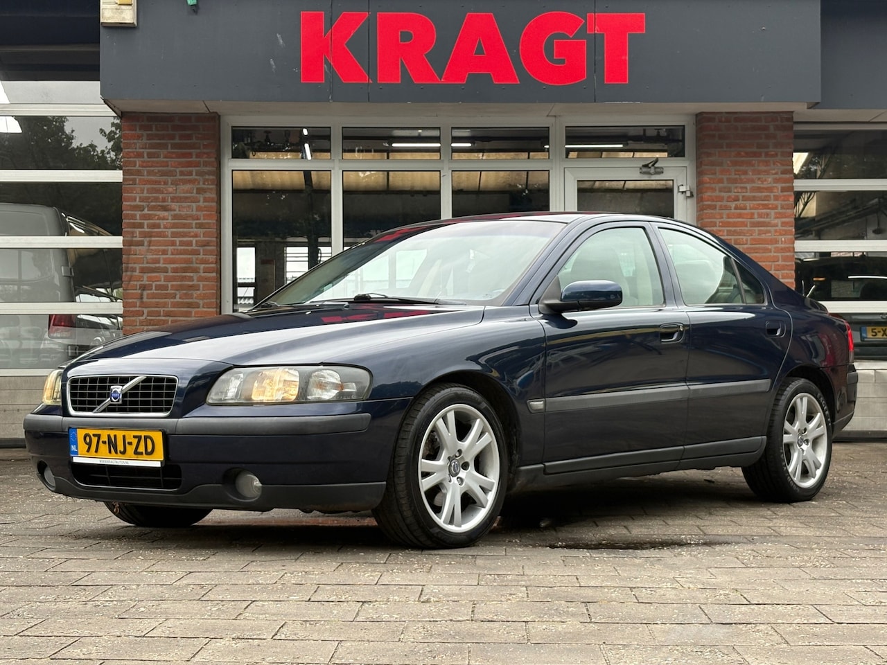Volvo S60 - 2.4|NAP|clima|cruise|lederen bekleding|elektrische ramen|trekhaak - AutoWereld.nl