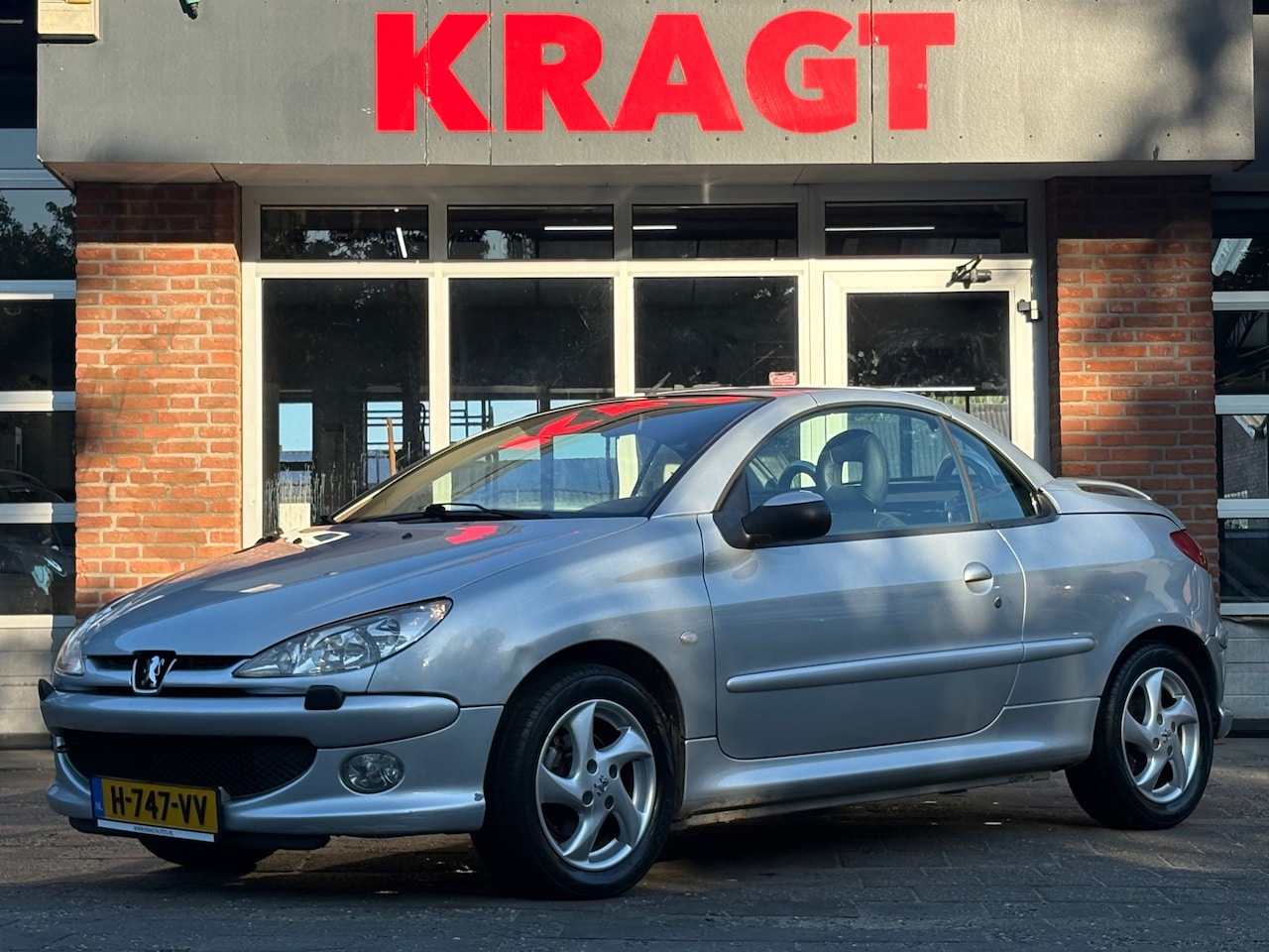 Peugeot 206 CC - 1.6-16V|Cabrio|airco|cruise|lederen bekleding|stoelverwarming|bluetooth|elektrische ramen - AutoWereld.nl