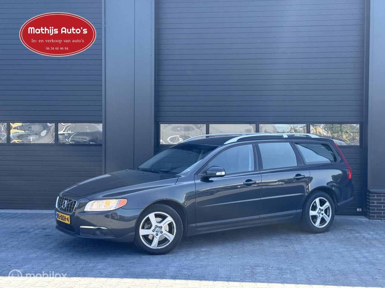Volvo V70 - 2.4D Kinetic Automaat! Youngtimer! 5 cilinder! Goed onderhouden! - AutoWereld.nl
