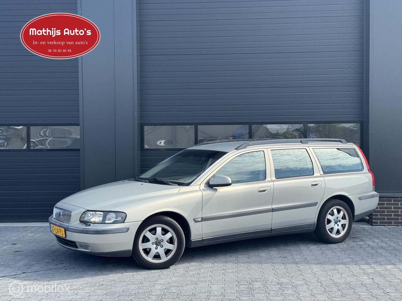 Volvo V70 - 2.4 Comfort Line LPG G3 Youngtimer! nette staat! 100% onderhouden! - AutoWereld.nl