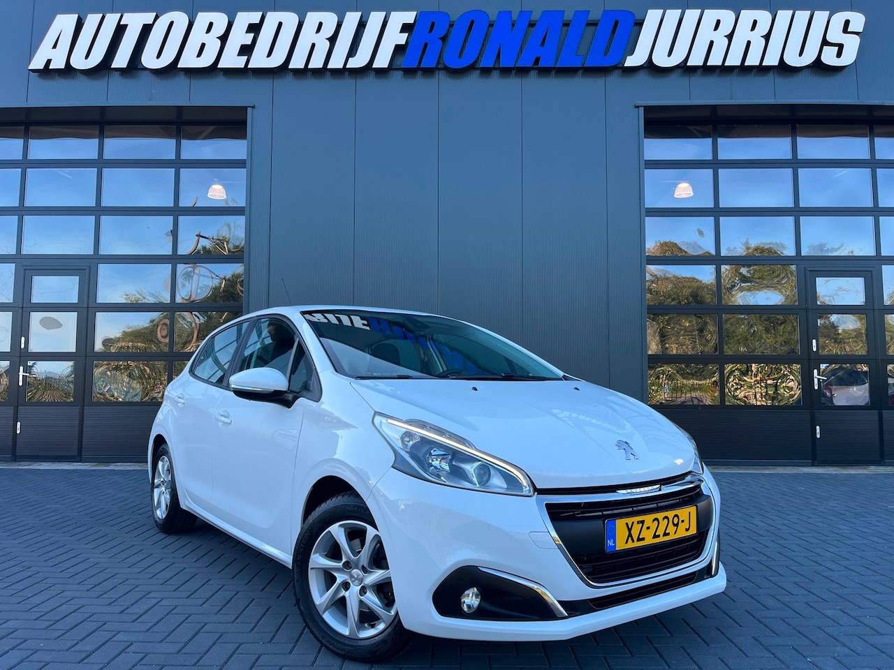 Peugeot 208 - 1.2 PureTech Active 2De Eigenaar/Nieuwe Distributieriem/Airco/Trekhaak/All season banden - AutoWereld.nl
