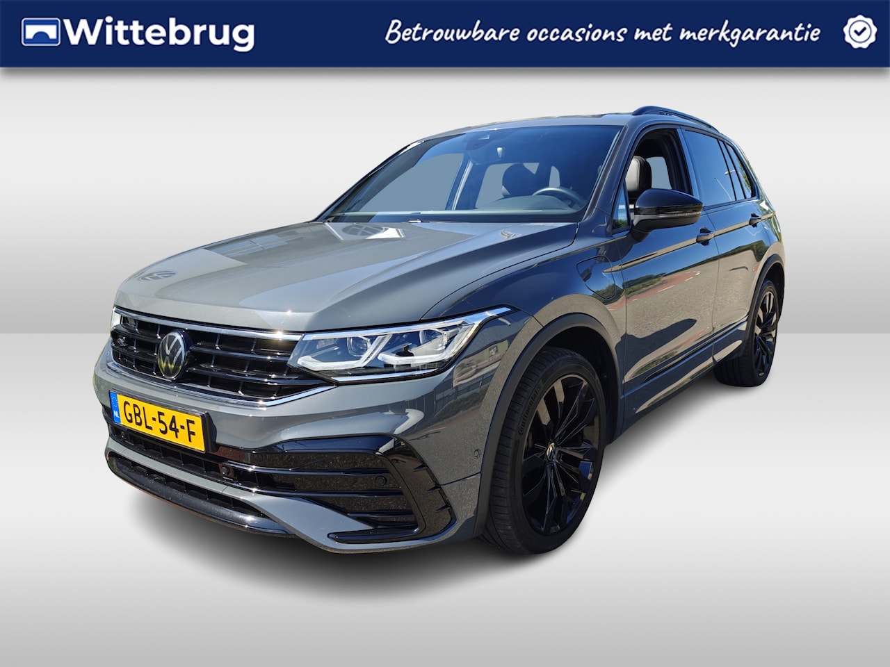 Volkswagen Tiguan - 1.4 TSI eHybrid R-Line Business+ / App Connect / Navi / Panoramadak / Trekhaak wegklapbaar - AutoWereld.nl