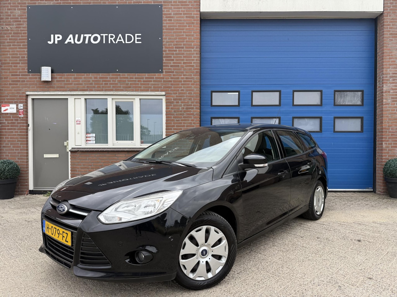 Ford Focus Wagon - 1.0 EcoBoost Trend | Distributie v.v | PDC | Clima - AutoWereld.nl