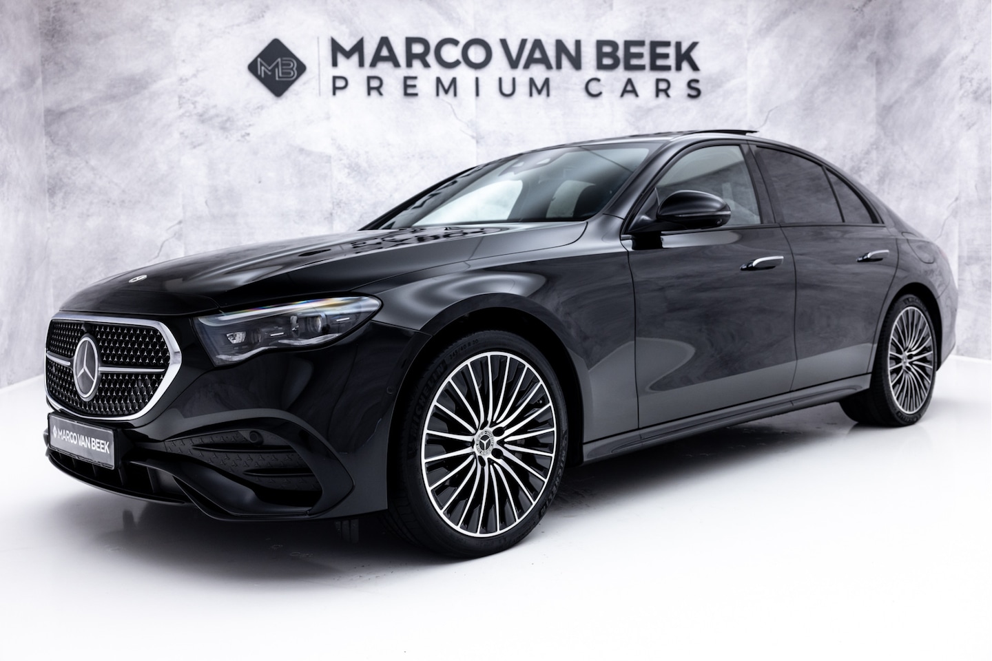Mercedes-Benz E-klasse - 400 e 4MATIC AMG Line | Pano | Hyperscreen | Stoelventilatie | Night - AutoWereld.nl