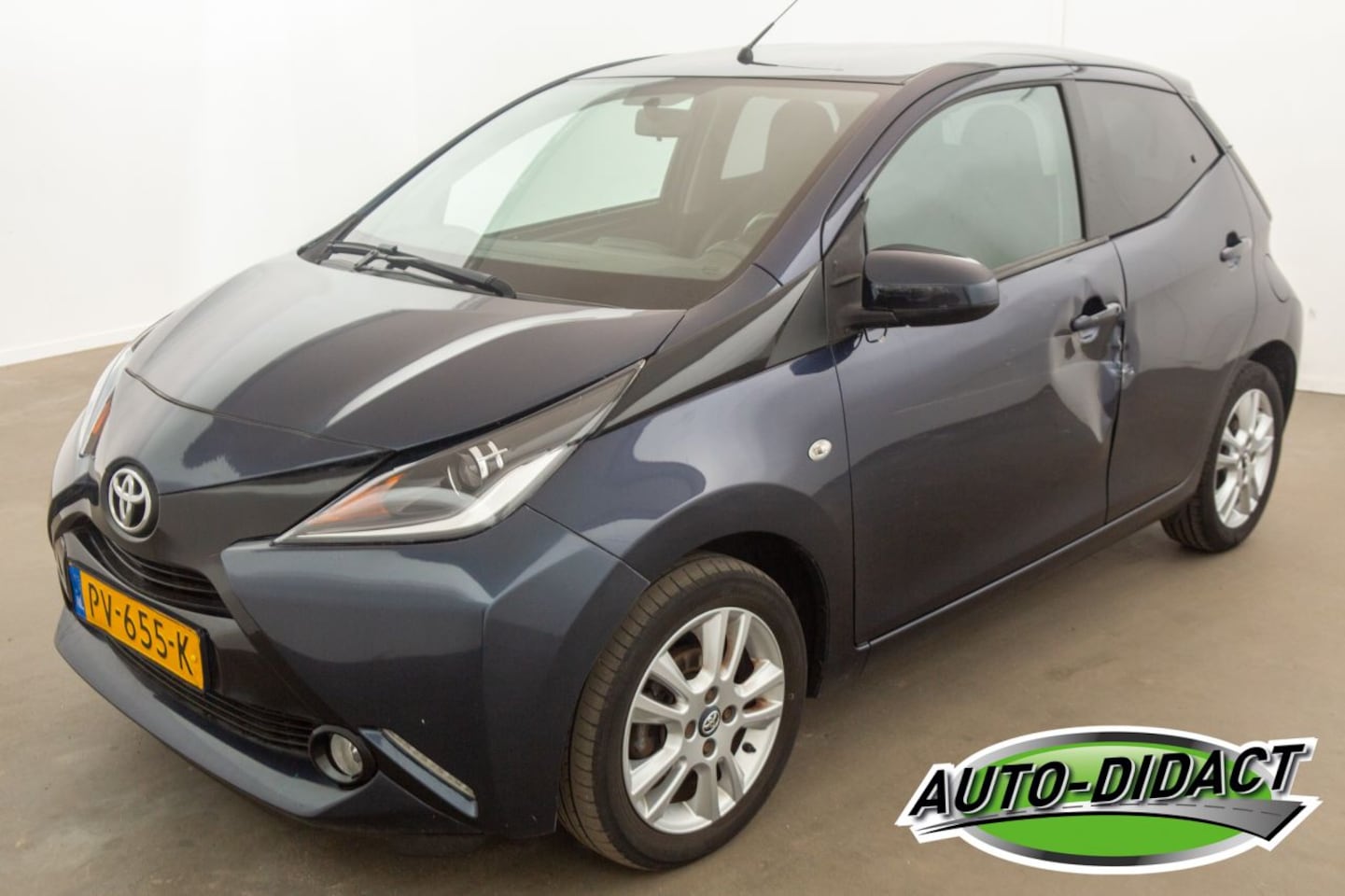 Toyota Aygo - 1.0 X-Joy Navi Camera Clima VVT-i - AutoWereld.nl