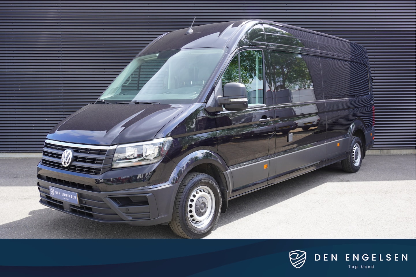 Volkswagen Crafter - 140pk L4H3/L3H2 Trekhaak Airco Cruise control Navigatie PArkeersensoren Dakraam - AutoWereld.nl