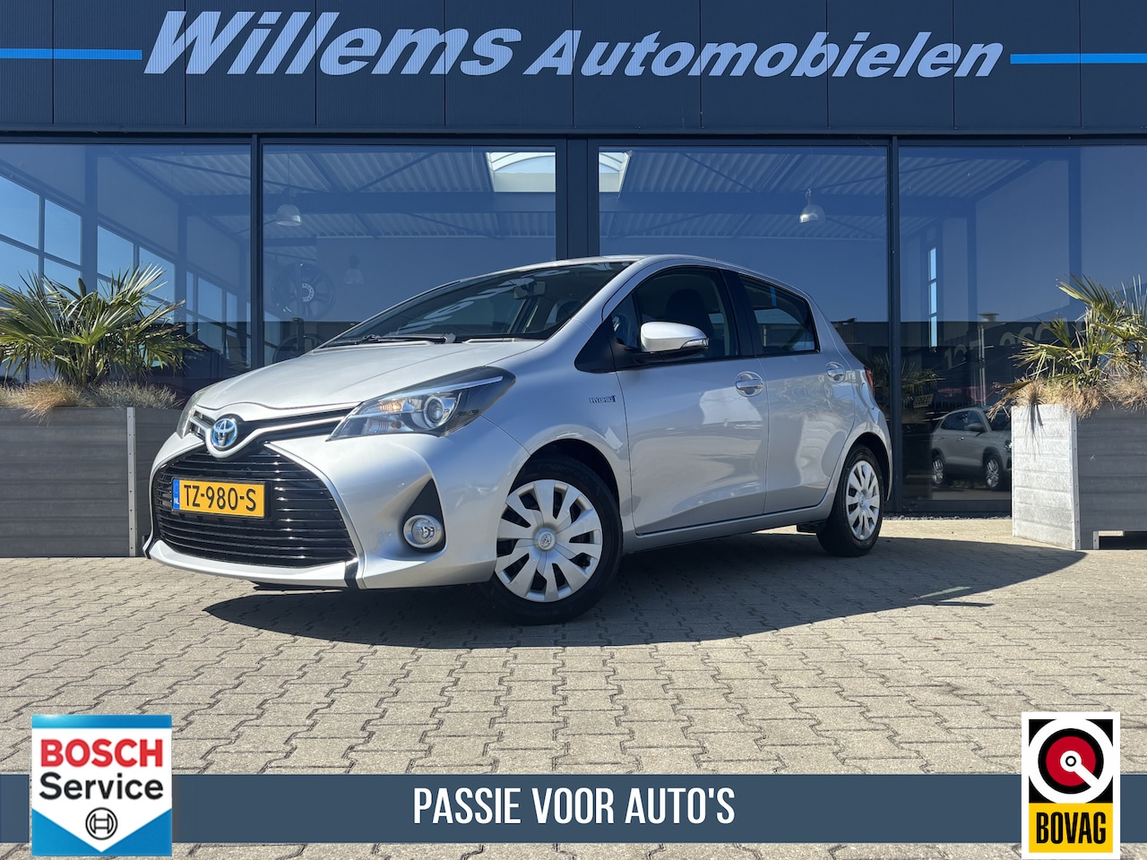Toyota Yaris - 1.5 Hybrid Trend Bi-Tone Camera, Cruise Control & Climate Control - AutoWereld.nl